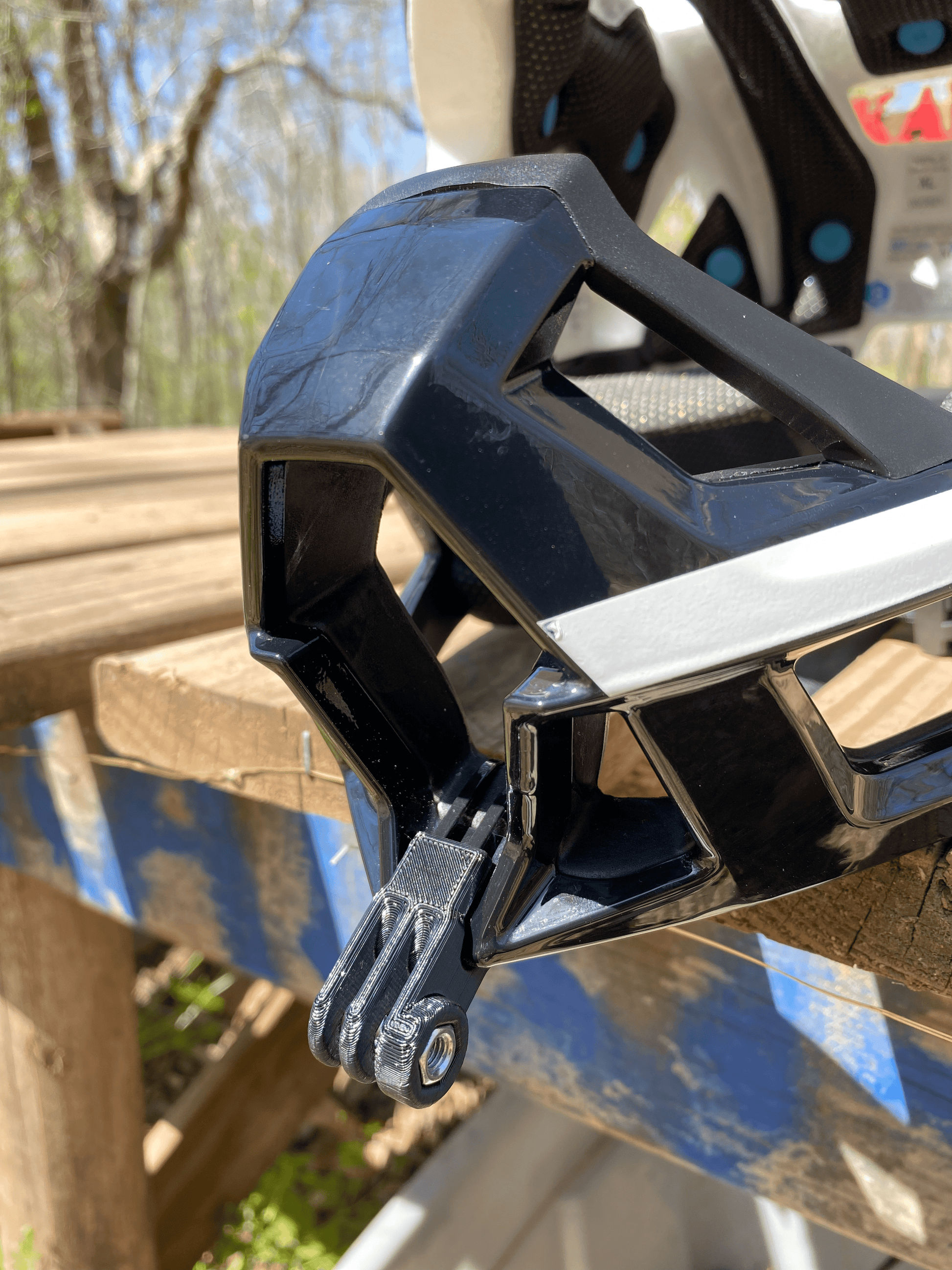 isometric-close up gopro camera chin mount for 100% trajecta FF mountain bike helmet