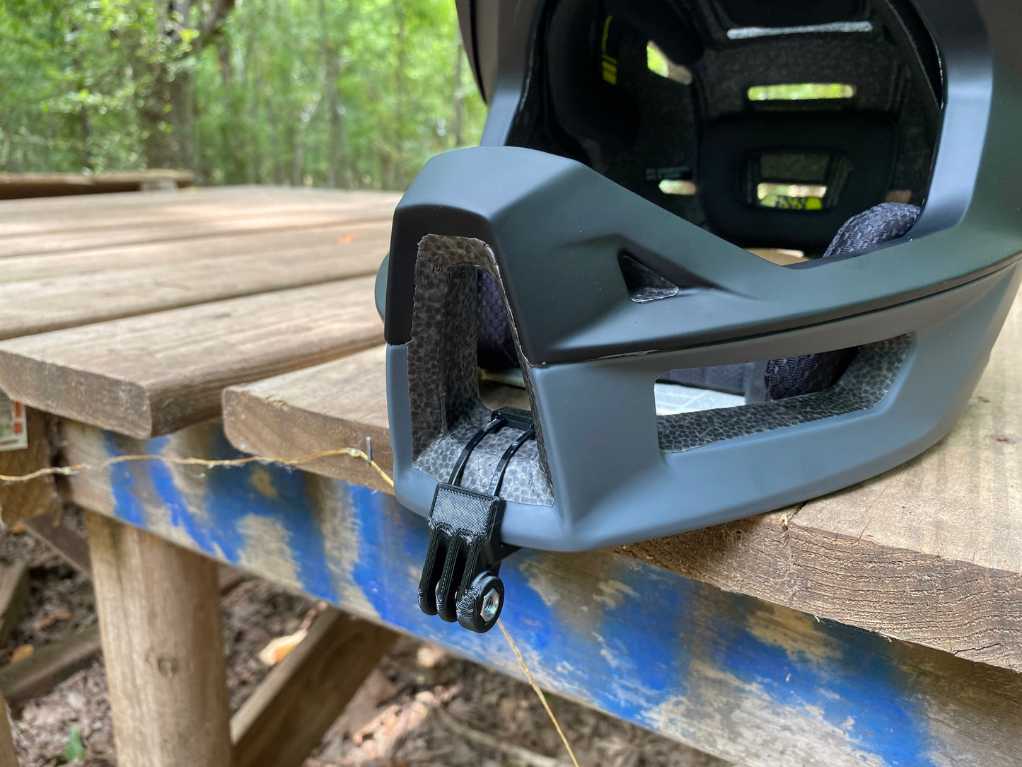 isometric-close up gopro camera chin mount for ixs trigger FF mountain bike helmet